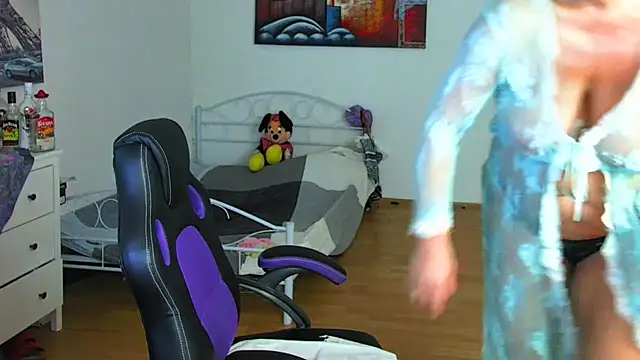 Sylly online show from 10-07-25, 07:09