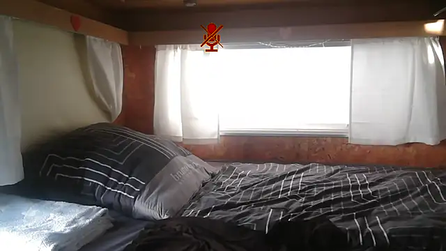 Sylly online show from 10-14-25, 06:36