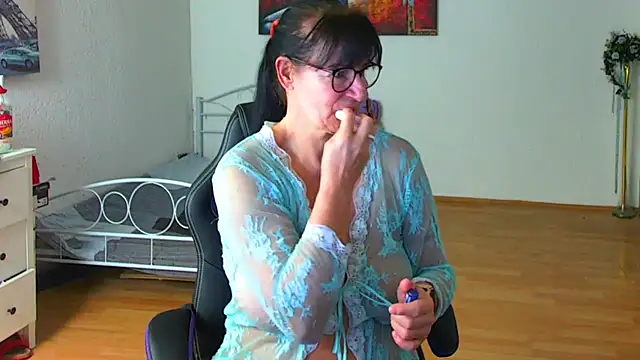 Sylly online show from 12-18-25, 07:24