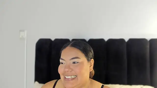 Snapshot of Amaranoir- chatting on 02-19-26, 04:09 Amaranoir- online show from 02-19-26, 04:09