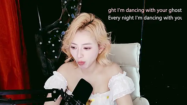 Snapshot of Lady-Mia777 chatting on 02-13-26, 12:27 Lady-Mia777 online show from 02-13-26, 12:27