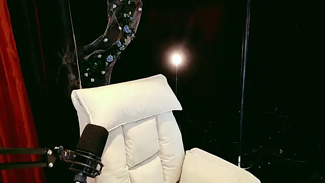 Snapshot of Lady-Mia777 chatting on 02-09-26, 11:52 Lady-Mia777 online show from 02-09-26, 11:52