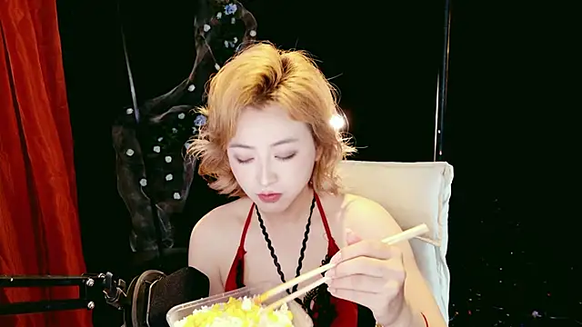 Snapshot of Lady-Mia777 chatting on 03-04-26, 04:20 Lady-Mia777 online show from 03-04-26, 04:20