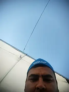 Snapshot of Sergiowooo chatting on 02-14-26, 09:04 Sergiowooo online show from 02-14-26, 09:04