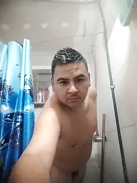 Snapshot of Sergiowooo chatting on 05-31-26, 04:40 Sergiowooo online show from 05-31-26, 04:40