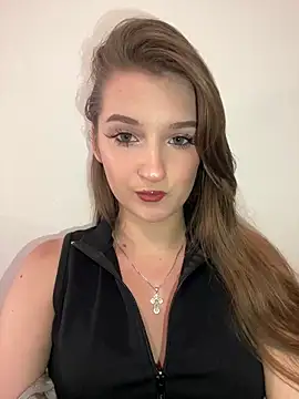 Snapshot of Green_eyes_lady chatting on 06-18-26, 02:55 Green eyes lady online show from 06-18-26, 02:55
