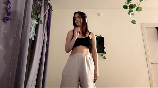 LunaMacky online show from 02-21-26, 12:12