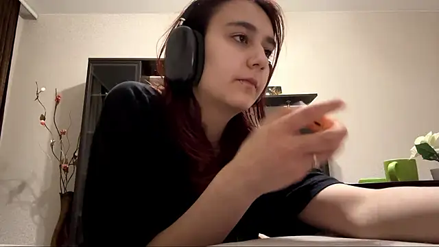 LunaMacky online show from 02-13-26, 12:21