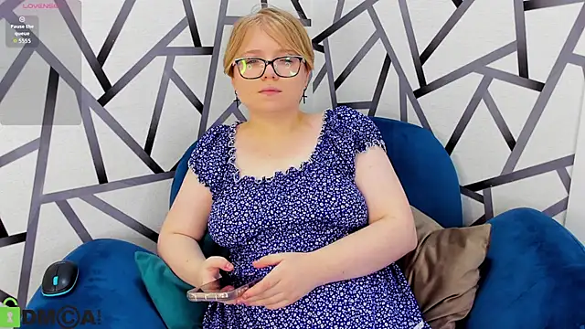 Lauraaa Smith online show from 02-12-26, 02:11