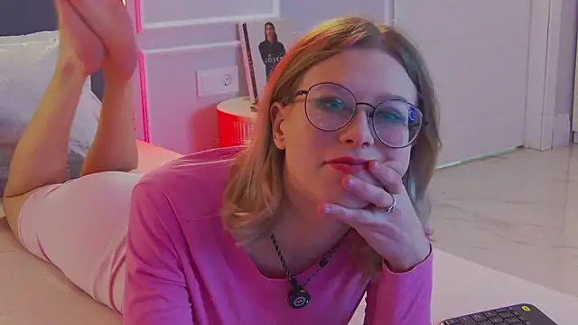 Snapshot of Ivy_Allen chatting on 02-06-26, 05:42 Ivy Allen online show from 02-06-26, 05:42