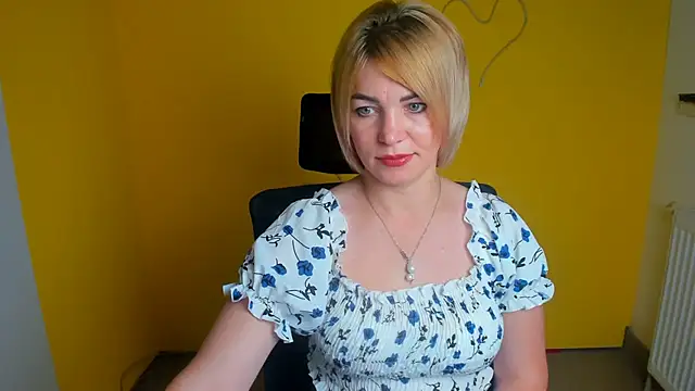 Snapshot of CuttieEmma chatting on 07-23-26, 12:46 CuttieEmma online show from 07-23-26, 12:46
