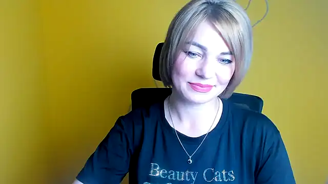 Snapshot of CuttieEmma chatting on 06-26-26, 12:00 CuttieEmma online show from 06-26-26, 12:00