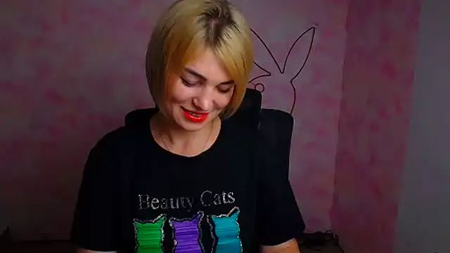 Snapshot of CuttieEmma chatting on 07-27-26, 11:28 CuttieEmma online show from 07-27-26, 11:28