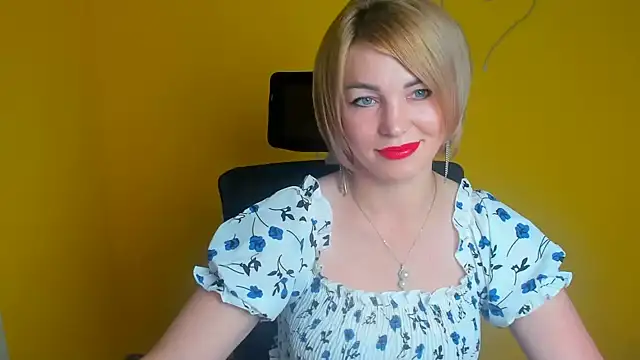 Snapshot of CuttieEmma chatting on 07-11-26, 12:05 CuttieEmma online show from 07-11-26, 12:05
