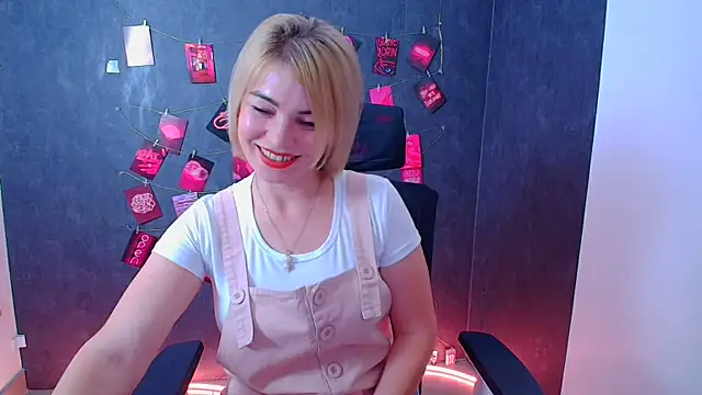 Snapshot of CuttieEmma chatting on 07-31-26, 11:42 CuttieEmma online show from 07-31-26, 11:42
