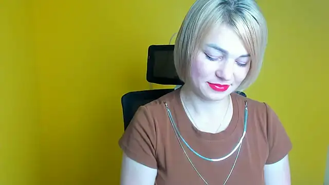 Snapshot of CuttieEmma chatting on 07-16-26, 05:48 CuttieEmma online show from 07-16-26, 05:48
