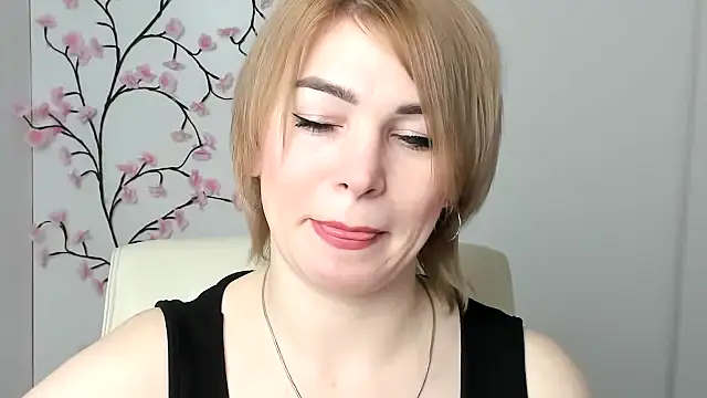 CuttieEmma online show from 02-08-26, 08:01