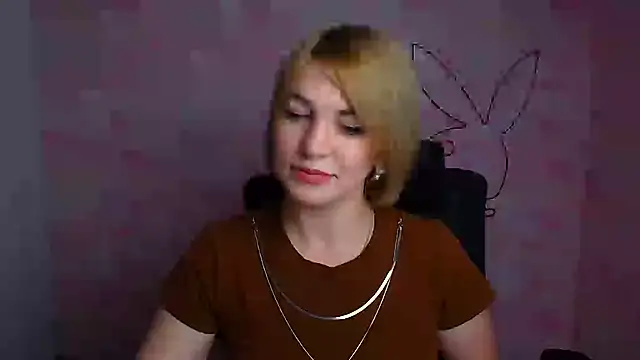 Snapshot of CuttieEmma chatting on 07-05-26, 12:01 CuttieEmma online show from 07-05-26, 12:01