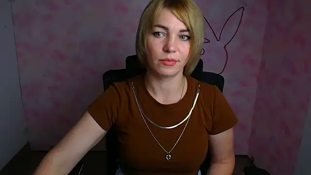 Snapshot of CuttieEmma chatting on 07-02-26, 06:19 CuttieEmma online show from 07-02-26, 06:19