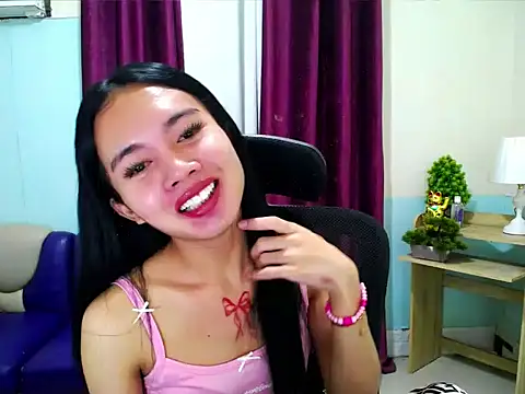 Snapshot of devine_goddess chatting on 05-04-26, 10:18 devine goddess online show from 05-04-26, 10:18
