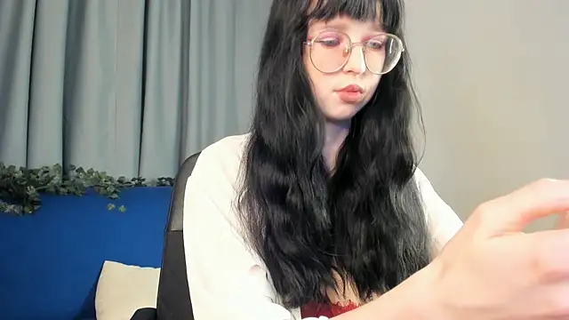 Snapshot of CosmicGleam chatting on 05-03-26, 09:07 CosmicGleam online show from 05-03-26, 09:07