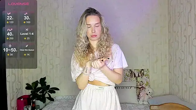 Snapshot of Elysia_kiss chatting on 02-15-26, 05:08 Elysia kiss online show from 02-15-26, 05:08