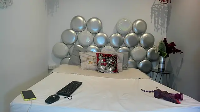 Lara pons online show from 03-04-26, 01:41