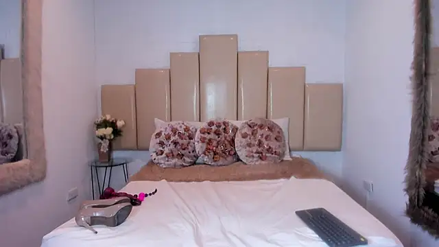 Lara pons online show from 05-04-26, 01:36