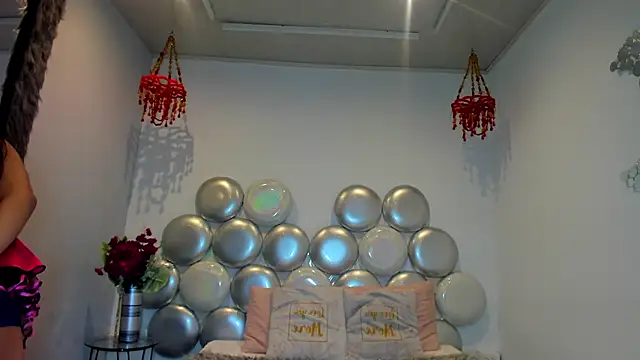 Lara pons online show from 03-24-26, 02:06