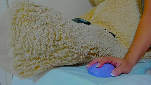 Snapshot of alix_pretty18 chatting on 02-16-26, 03:10 alix pretty18 online show from 02-16-26, 03:10