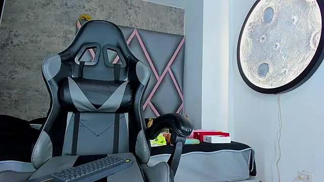 Emily-Queen03 online show from 02-19-26, 11:40