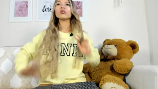 Snapshot of Mia_Rosee1 chatting on 02-23-26, 11:16 Mia Rosee1 online show from 02-23-26, 11:16