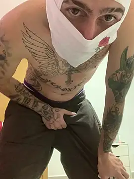 Snapshot of robeertiito chatting on 03-19-26, 10:04 robeertiito online show from 03-19-26, 10:04