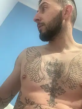 Snapshot of robeertiito chatting on 03-18-26, 10:51 robeertiito online show from 03-18-26, 10:51