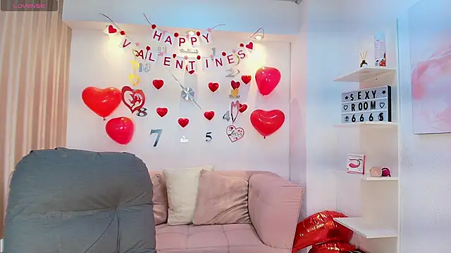 Snapshot of Luna_Millers chatting on 02-19-26, 04:09 Luna Millers online show from 02-19-26, 04:09