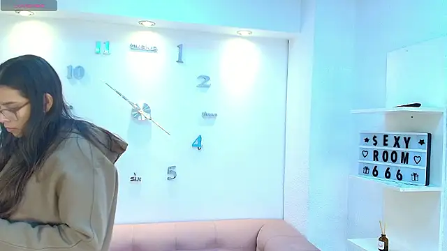 Snapshot of Luna_Millers chatting on 02-12-26, 03:39 Luna Millers online show from 02-12-26, 03:39