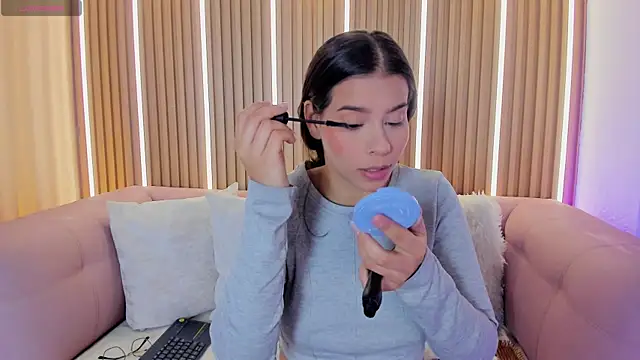 Luna Millers online show from 07-04-26, 04:41