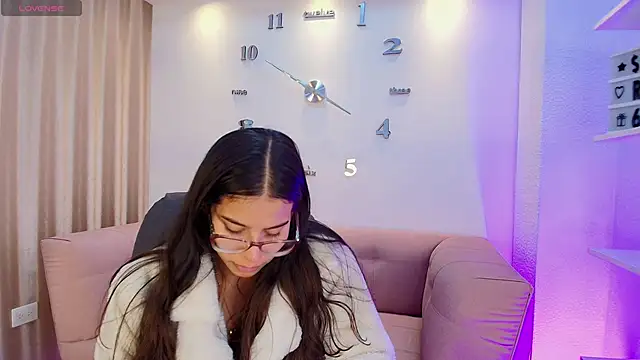 Snapshot of Luna_Millers chatting on 02-13-26, 03:39 Luna Millers online show from 02-13-26, 03:39