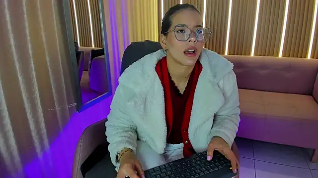 Snapshot of Luna_Millers chatting on 05-09-26, 04:16 Luna Millers online show from 05-09-26, 04:16