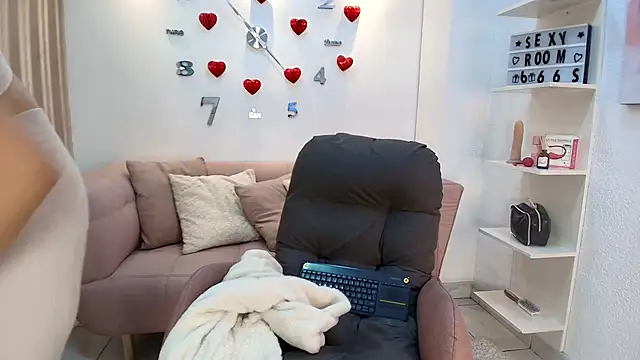 Snapshot of Luna_Millers chatting on 03-04-26, 03:58 Luna Millers online show from 03-04-26, 03:58