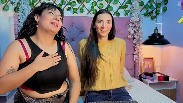 Valkiria-and-Dione online show from 04-21-26, 07:31