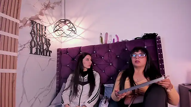 Valkiria-and-Dione online show from 02-05-26, 07:21