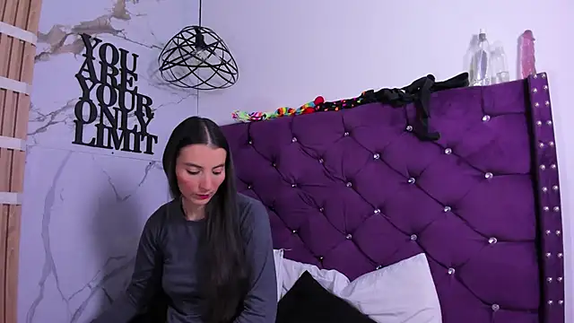 Valkiria-and-Dione online show from 03-16-26, 07:27