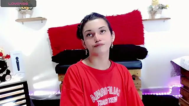 Snapshot of NathalialLooes chatting on 02-15-26, 08:52 NathalialLooes online show from 02-15-26, 08:52