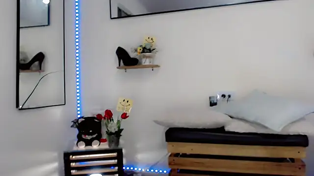 NathalialLooes online show from 03-31-26, 05:09