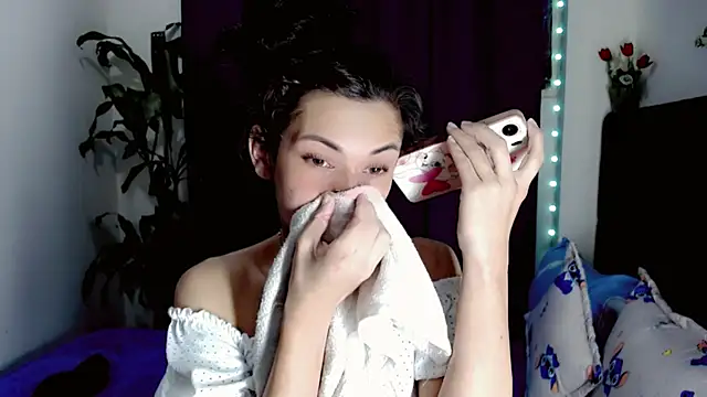 Snapshot of NathalialLooes chatting on 07-17-26, 06:38 NathalialLooes online show from 07-17-26, 06:38