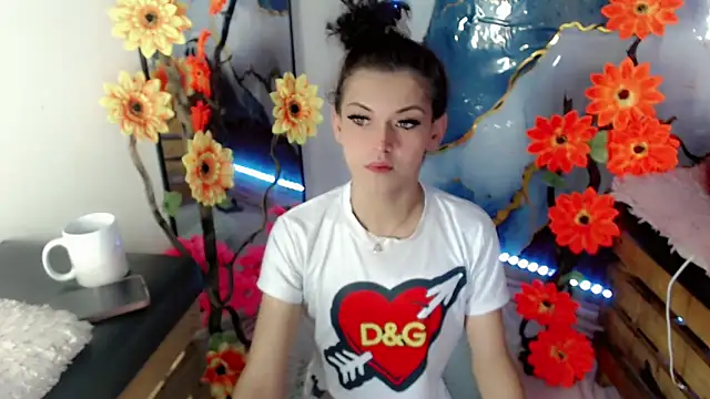 Snapshot of NathalialLooes chatting on 06-10-26, 05:08 NathalialLooes online show from 06-10-26, 05:08
