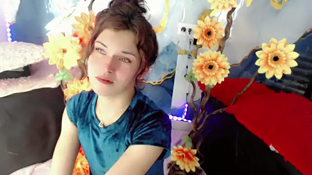 Snapshot of NathalialLooes chatting on 06-14-26, 05:41 NathalialLooes online show from 06-14-26, 05:41
