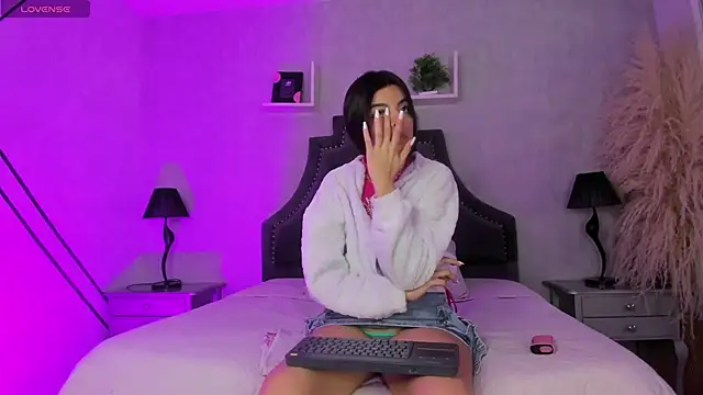 Snapshot of KarelyMitchel chatting on 02-26-26, 01:11 KarelyMitchel online show from 02-26-26, 01:11