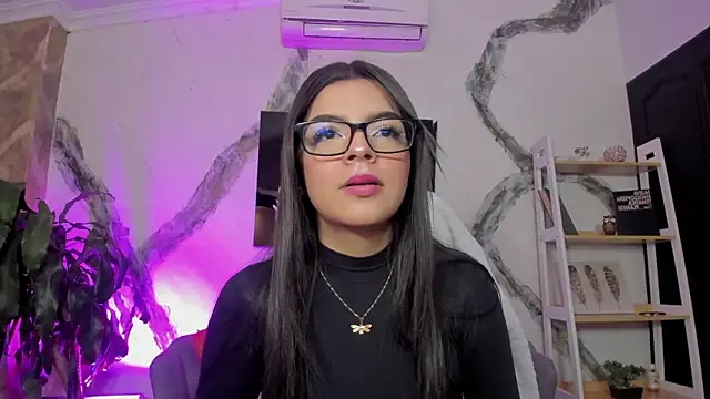 Snapshot of KarelyMitchel chatting on 02-22-26, 01:35 KarelyMitchel online show from 02-22-26, 01:35